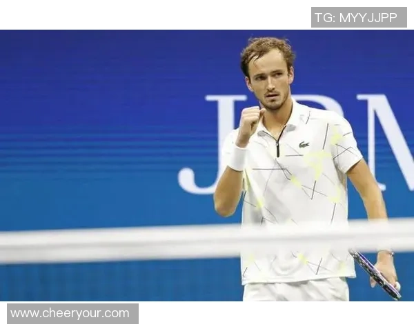 拉奥尼奇与梅德韦杰夫激战正酣谁能在这场对决中笑到最后